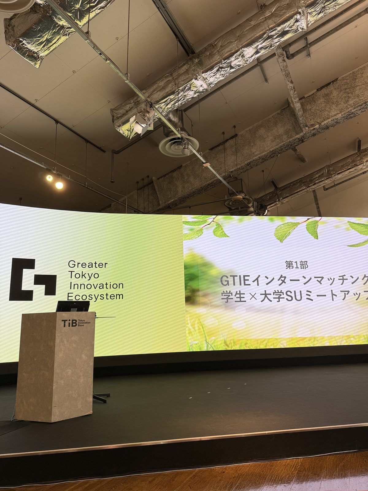 Tokyo Innovation Baseのステージ（GTIEインターンマッチング 学生×大学SUミートアップ）