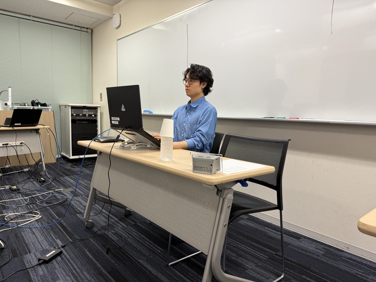 オンラインで講義を行う代表の川井